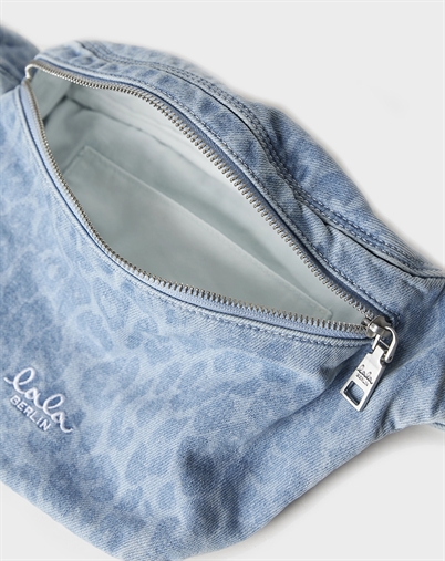 Lala Berlin - Becca Printed Denim Belt Taske - Washed Blue Leo